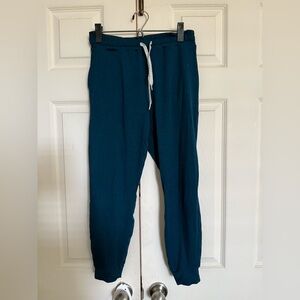 Vuori performance joggers, women’s small, deep teal color